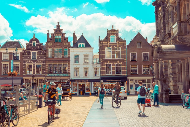 Delft ist eine schöne Stadt für einen Tagesausflug